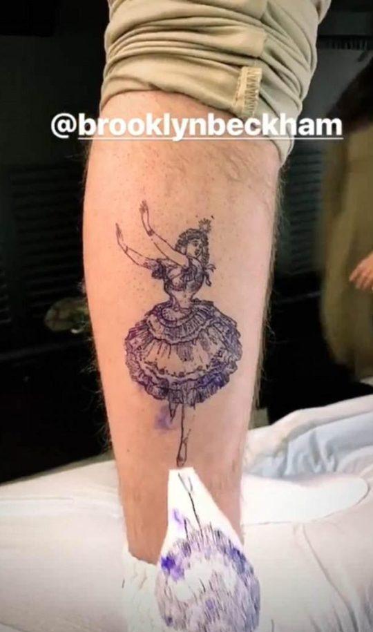 布鲁克林纹身已经达到20个,手臂上的新印记,让女友莱西非常喜欢