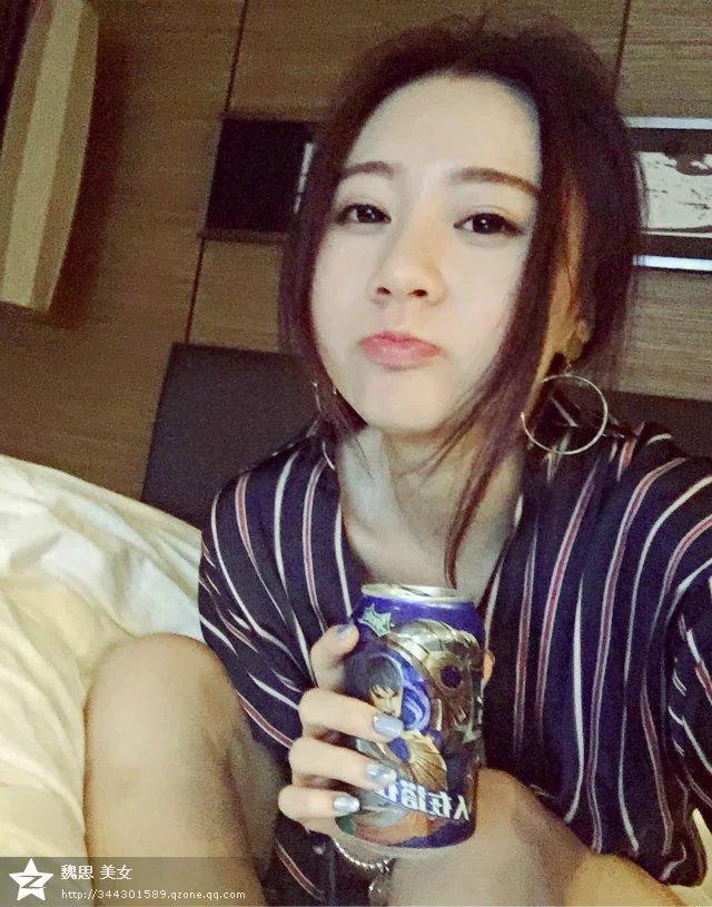 网红美女魏思直播走红