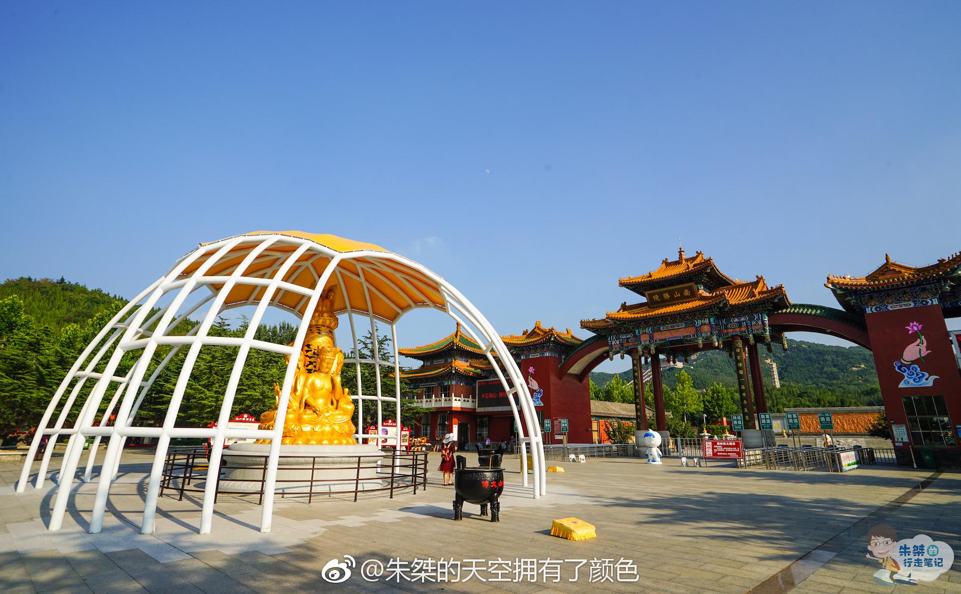 南山大佛位于胶东半岛烟台市龙口南山旅游景区内
