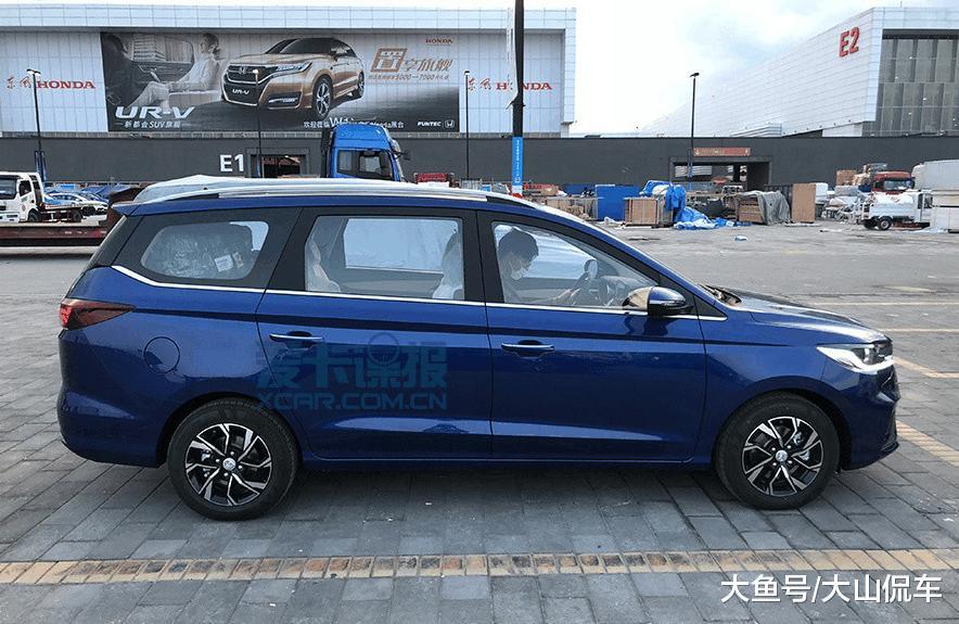 车展实拍宝骏360, 蓝色车身堪比宝马埃斯托蓝, 惊喜的不止颜值