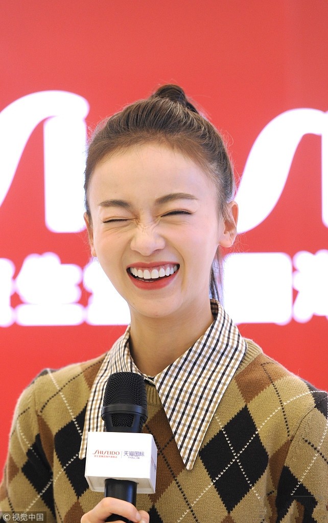 吴谨言梳马尾辫似学妹甜笑比心少女范十足可爱67