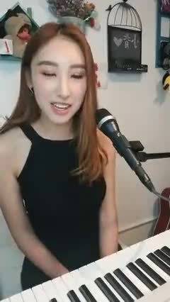 昨天许靖韵一首《K歌之王》让多少人惊艳了一