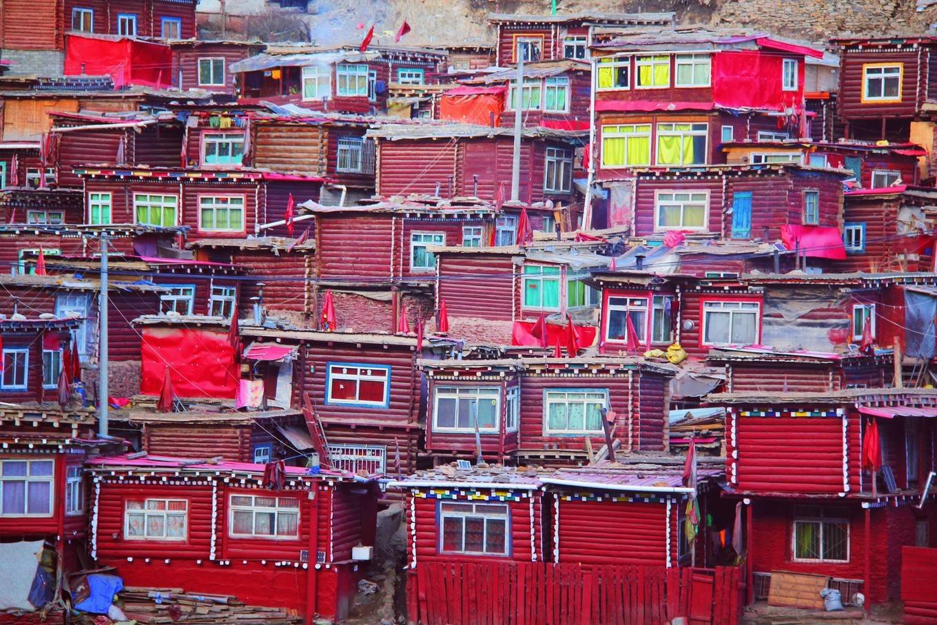 这个地方是我心中的佛国,红色的色达|佛国|色达|红房子_新浪新闻