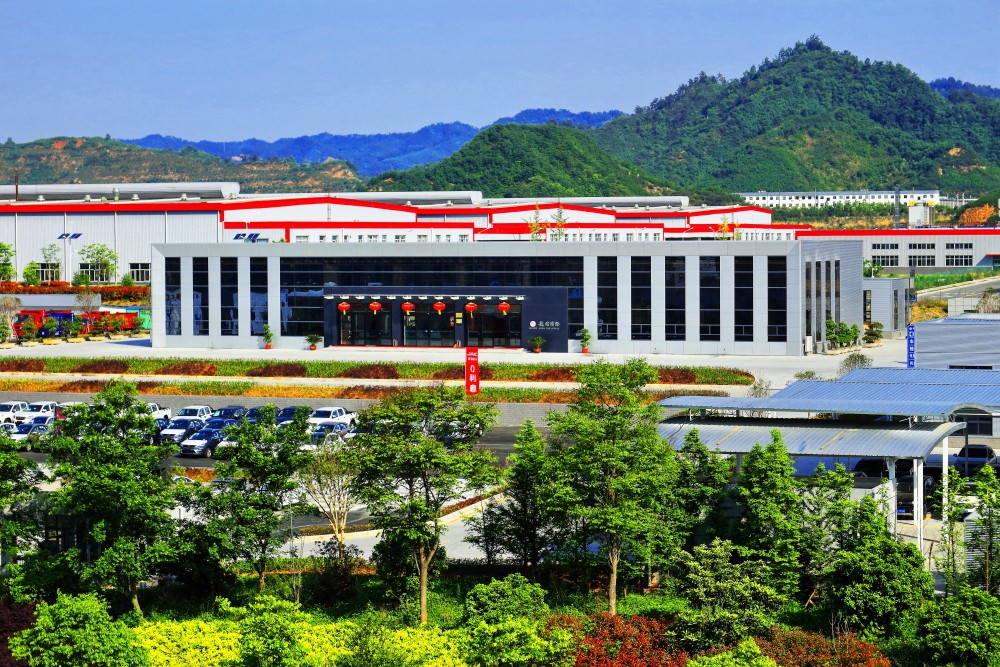 蓬勃发展的十堰工业园区_新浪看点