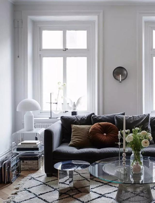 比如说美式,中式等风格里,就可以选择木色的窗套,搭配起来的效果也是