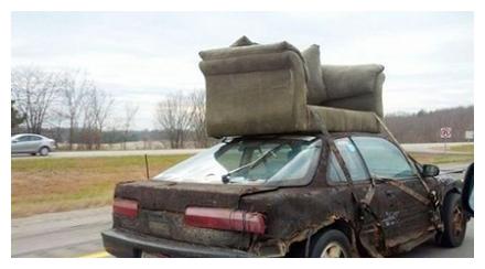 搞笑图片幽默段子笑话:老哥,车都破成这样了,赶紧报废吧