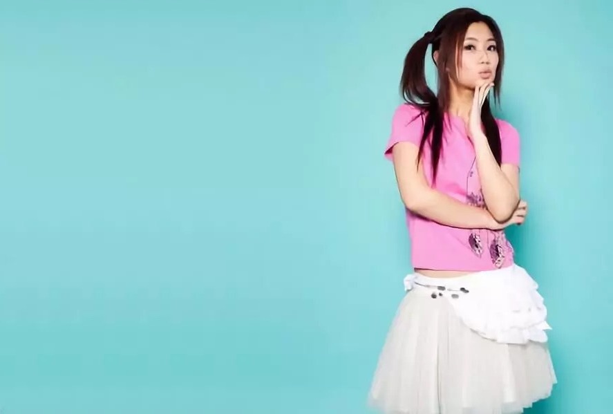 selina任家萱甜美可人,声音温柔.