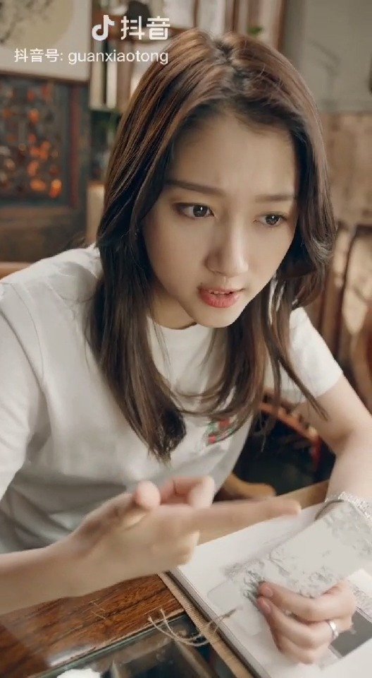 应大家的要求,今天先分析下关晓彤的面相吧