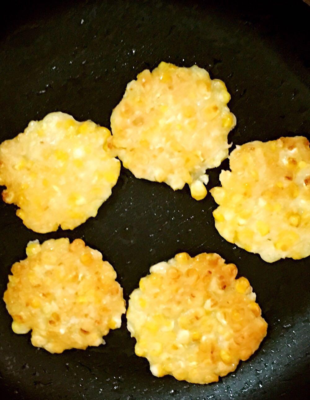 浓浓奶香味儿的玉米小饼, 真是营养又美味, 大人孩子都爱吃哦