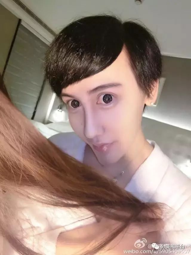 说起这个综艺,就得介绍一下节目赛制了,场景设置为法庭,刘梓晨作伪换