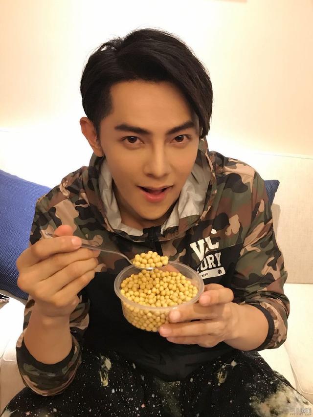 脸僵?陈学冬像蜡像,张信哲脸部浮肿,炎亚纶像