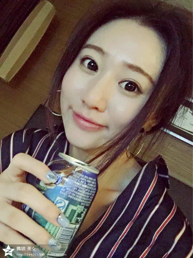 网红美女魏思直播走红