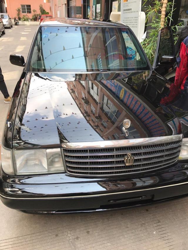 90年代的时代气息,如果说最能勾起人们回忆的物件,九代皇冠绝对要算一