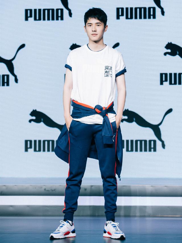 20岁刘昊然,短款小西装穿出大长腿,这才是年轻人该有的样子!