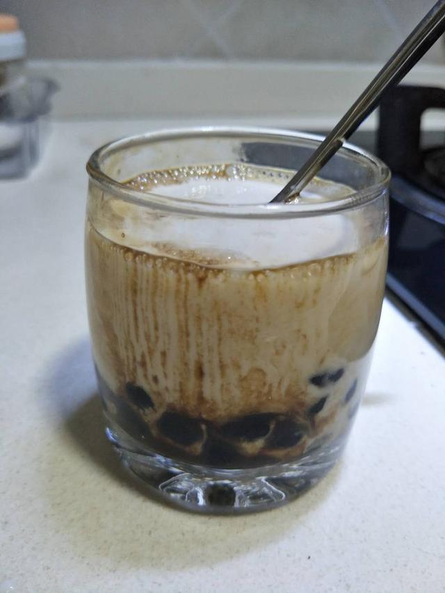 手把手教你自制网红黑糖珍珠奶茶,18元一杯在家可以喝好几杯了