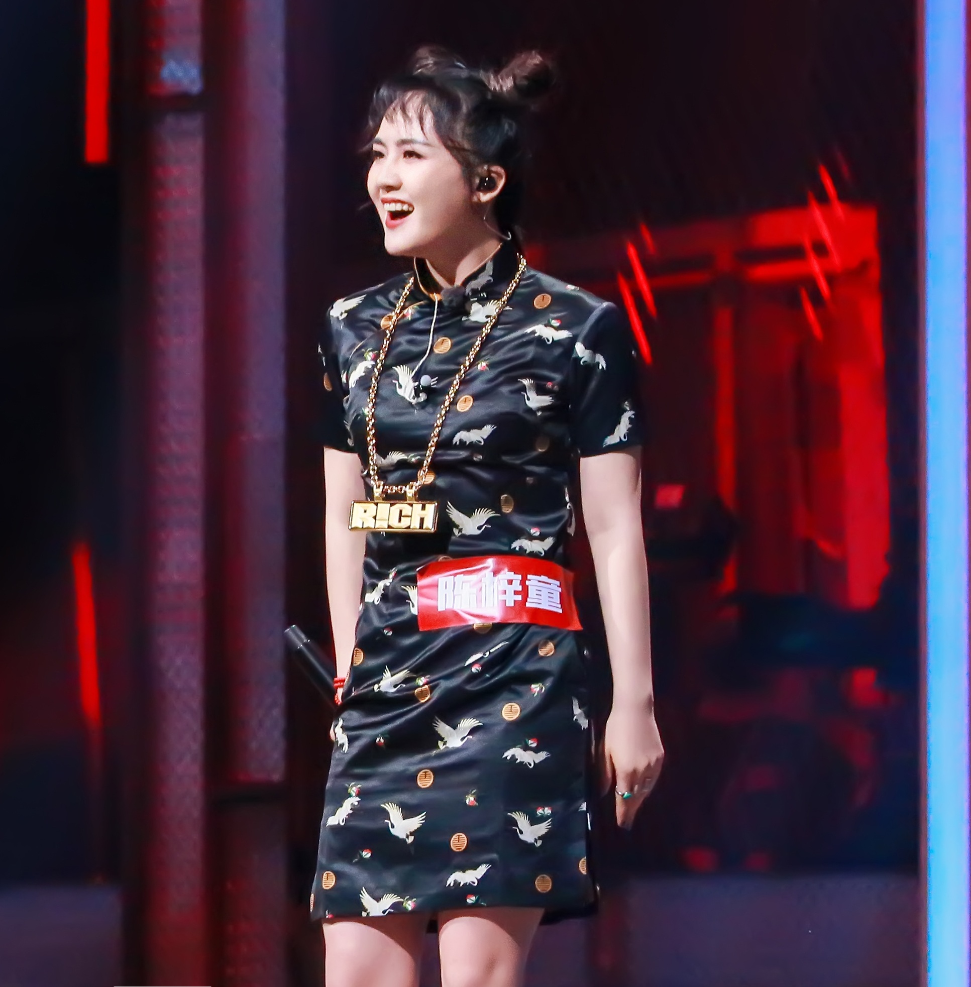 同为好声音学员,新说唱万妮达陈梓童惨遭淘汰,而她已成对唱一姐