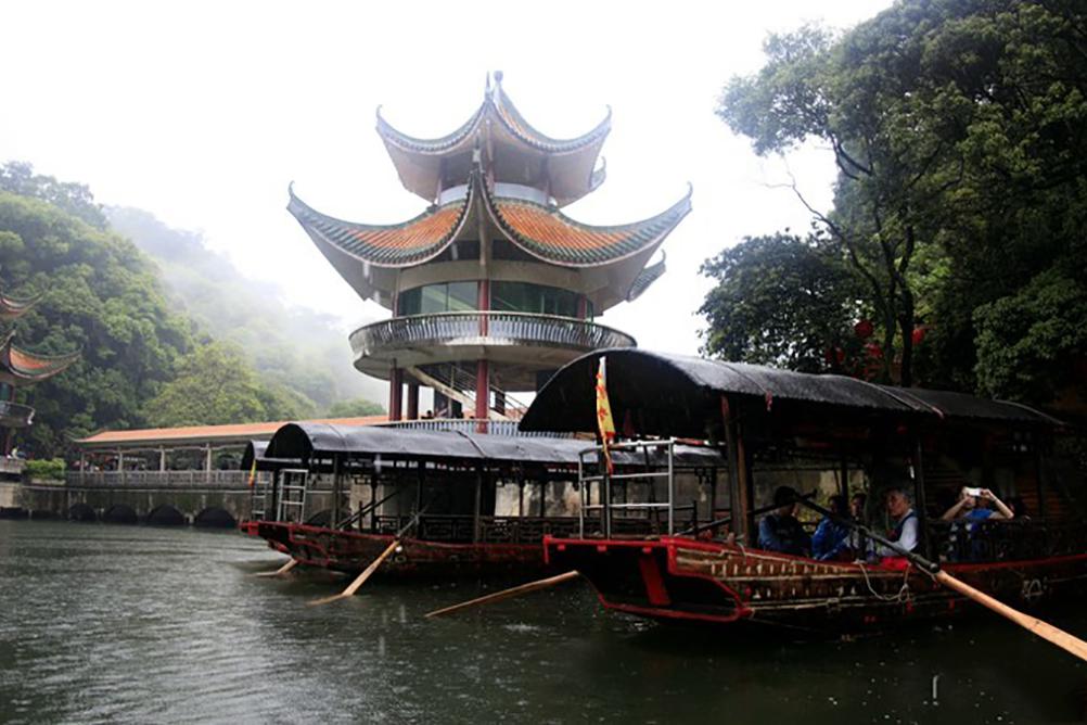 江西新余仙女湖,在夏季是避暑的圣地,很有一种朦胧的美