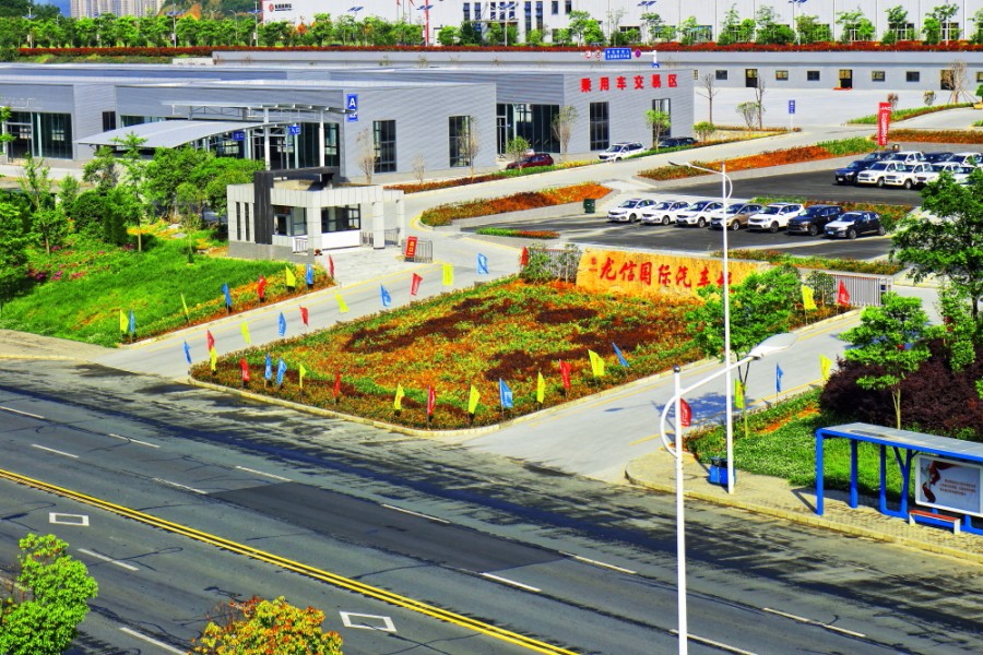 蓬勃发展的十堰工业园区_新浪看点