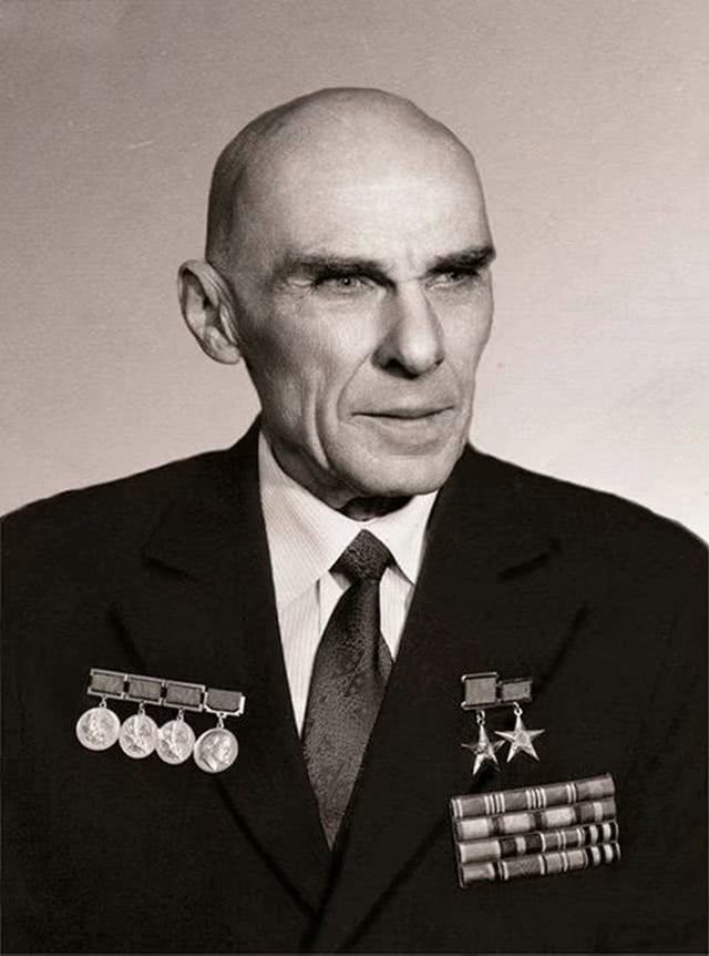 钻进t-54早期型坦克 超越时代令敌人闻风丧胆的大杀器|莫罗佐夫|坦克