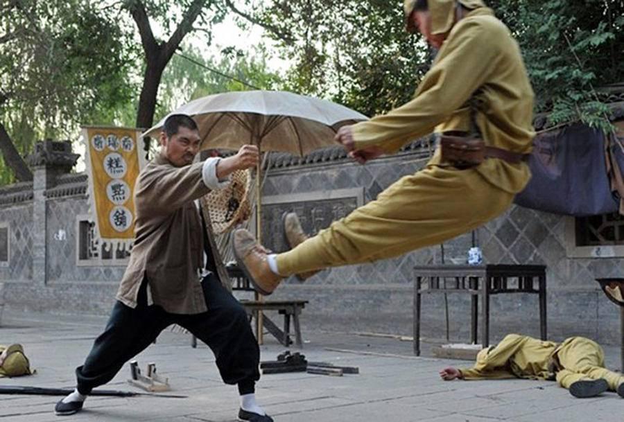 糙汉专业户,离开30年发妻净身出户,娶因戏生情娇妻恩爱至今!