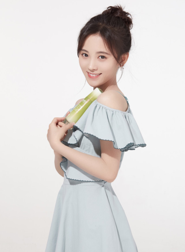 她被扒整形照卸妆后吓人,黑粉说她是十八线女星,女神范儿十足!