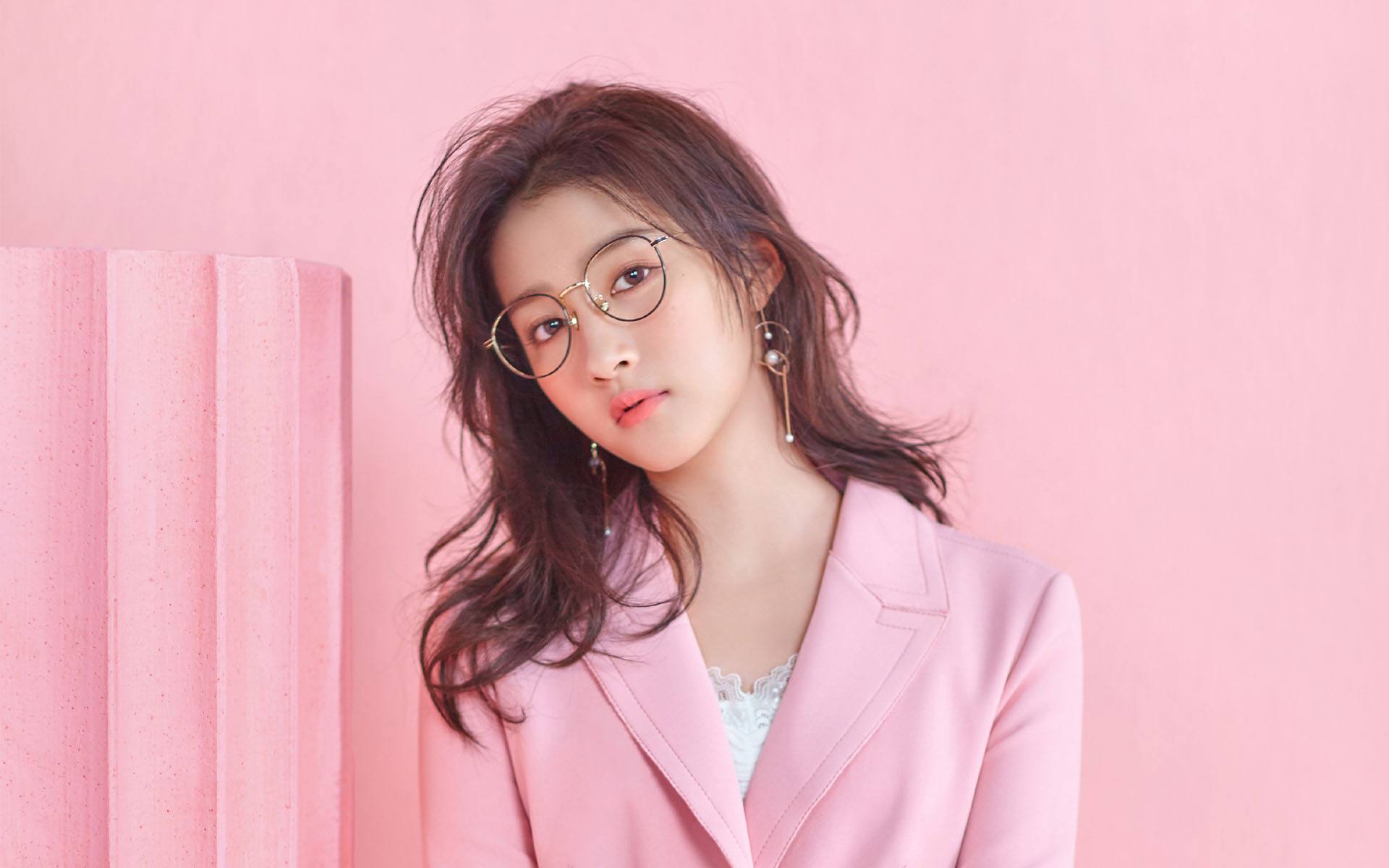 王俊凯和关晓彤已经大二了,网友还拿他们和李兰迪的高考成绩比较