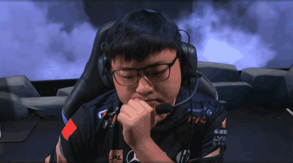 第5把uzi表情被带节奏 惊动了rng官方出面