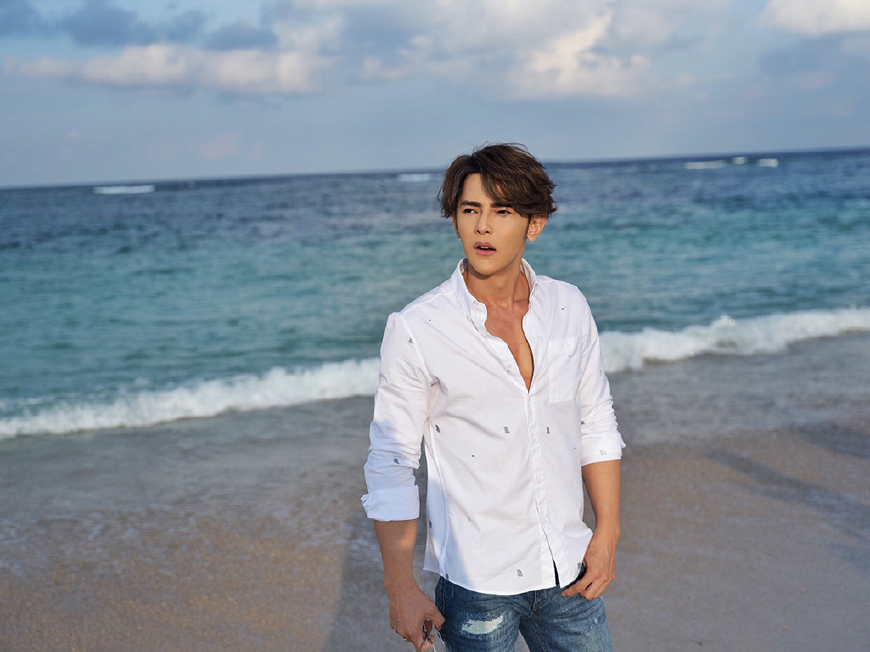 汪东城真会穿,撞衫00后也不怕,一把年纪照样时尚!