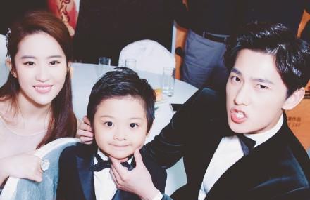 刘亦菲杨洋团子《三生三世十里桃花》一家三口高颜值全家福