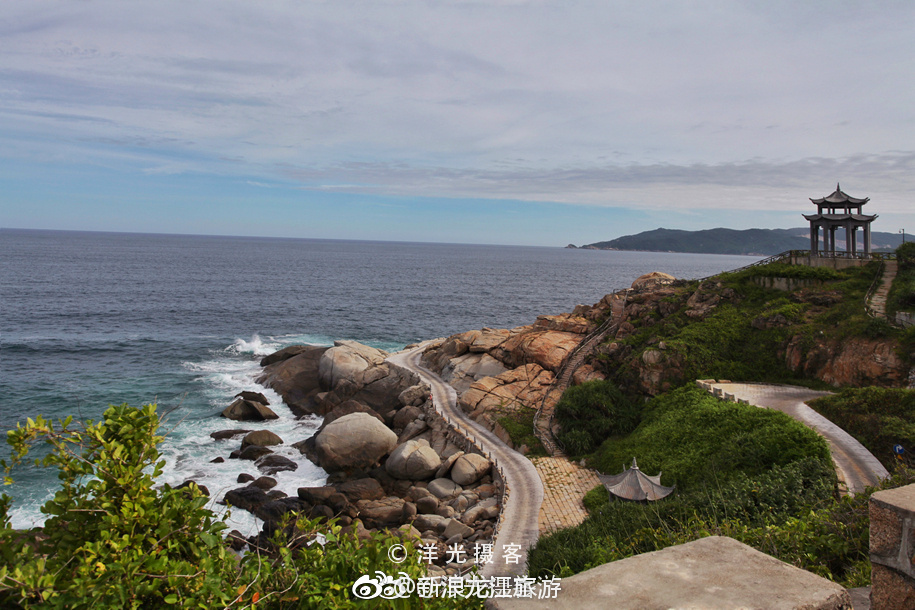 蜈支洲島位於海南三亞海棠灣內,呈不規則的蝴蝶狀,東西長1400米_新浪