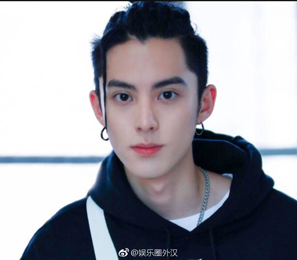 王鹤棣 吴磊 两人相差一岁,都是如今非常受欢迎