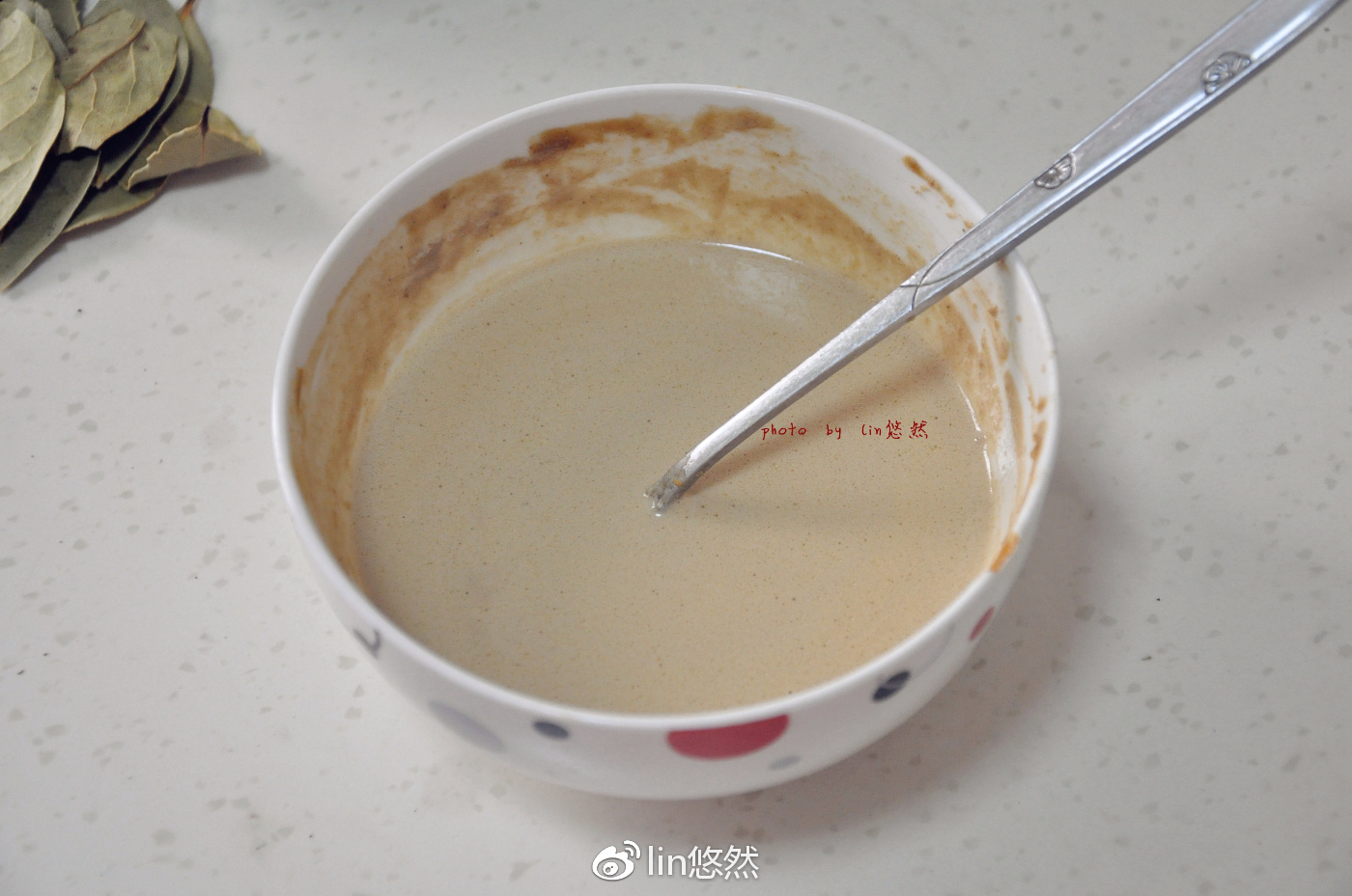 过程: 1,芝麻酱用水稀释开.