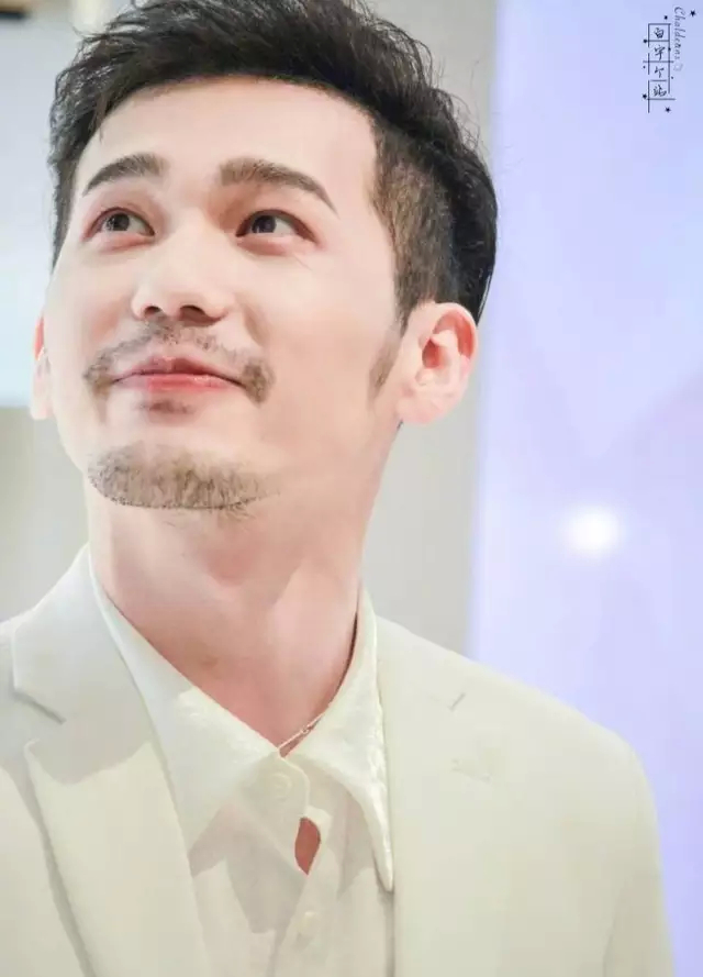 去年白宇在《微微一笑很倾城》中饰演的是曹光
