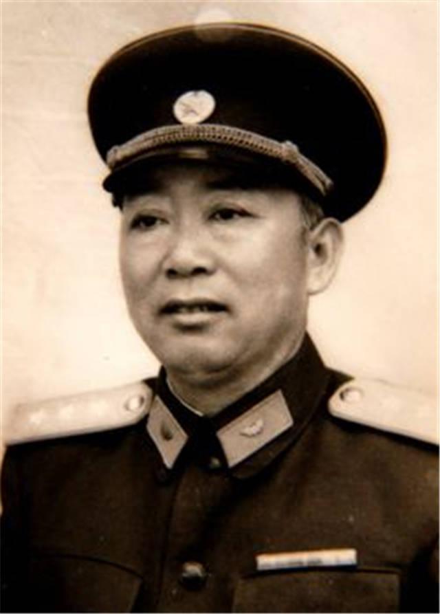 揭秘:上将刘亚楼为何俄语那么好,因为一个女人