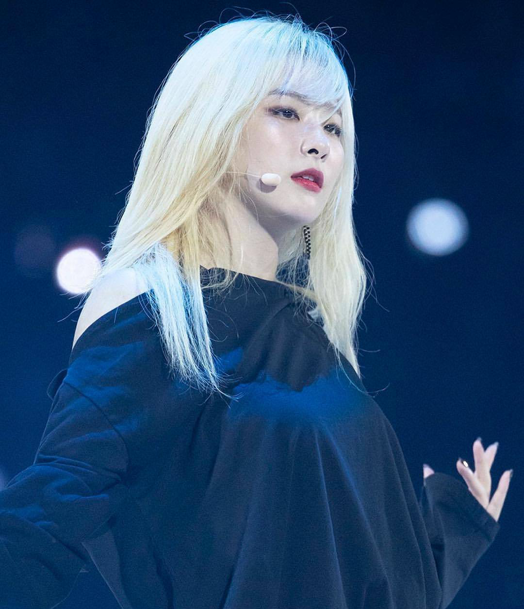 姜涩琪变金发魔女,跳起舞似3d娃娃,网友,极品尤物