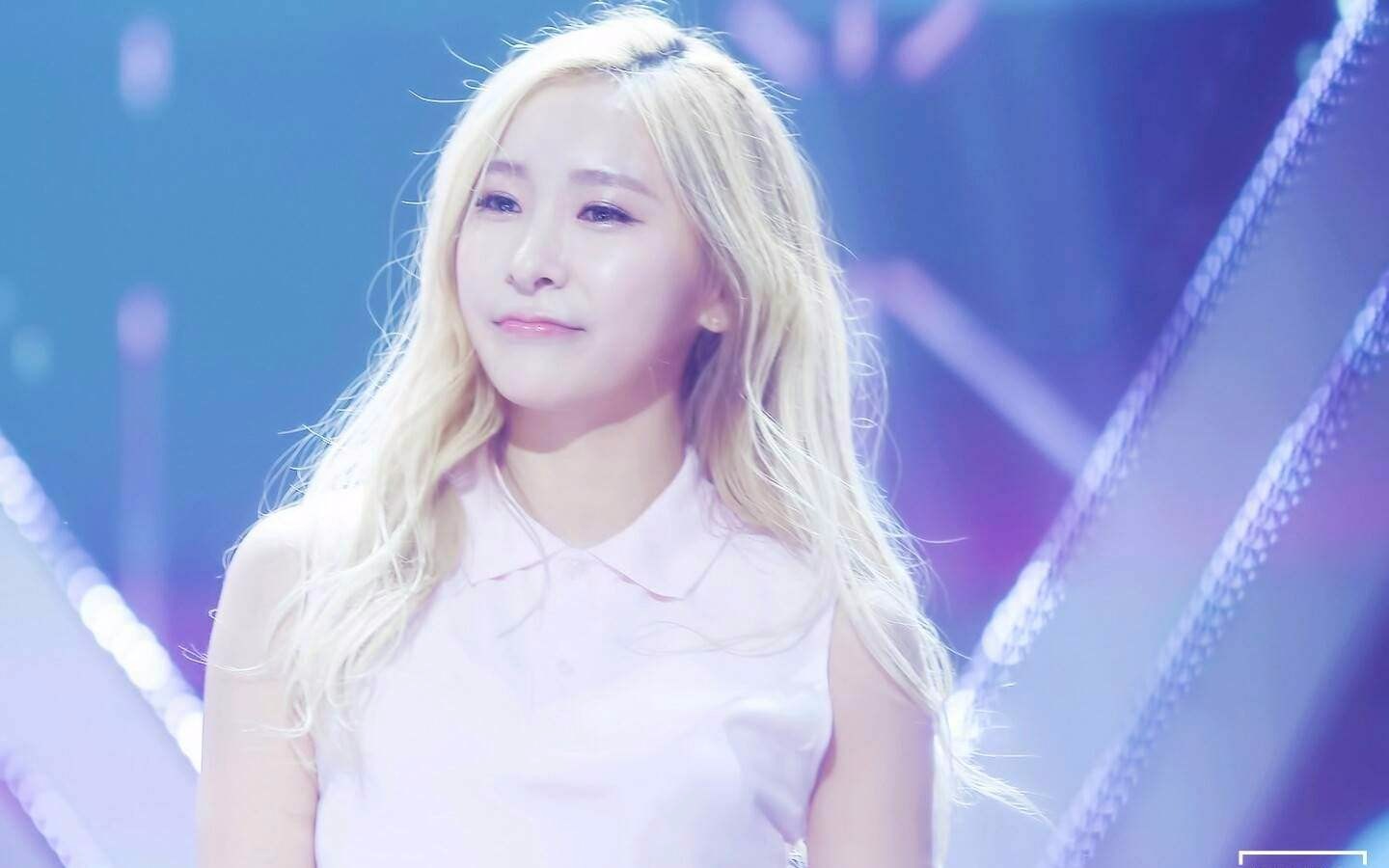 女性成员银教,并与其他四位原有女性成员慧沅,孝荣,受美和许灿美(没错