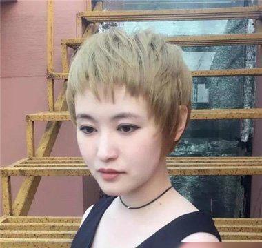 狗啃式刘海搭配短发很时尚!|刘海|头发|女生_新浪网