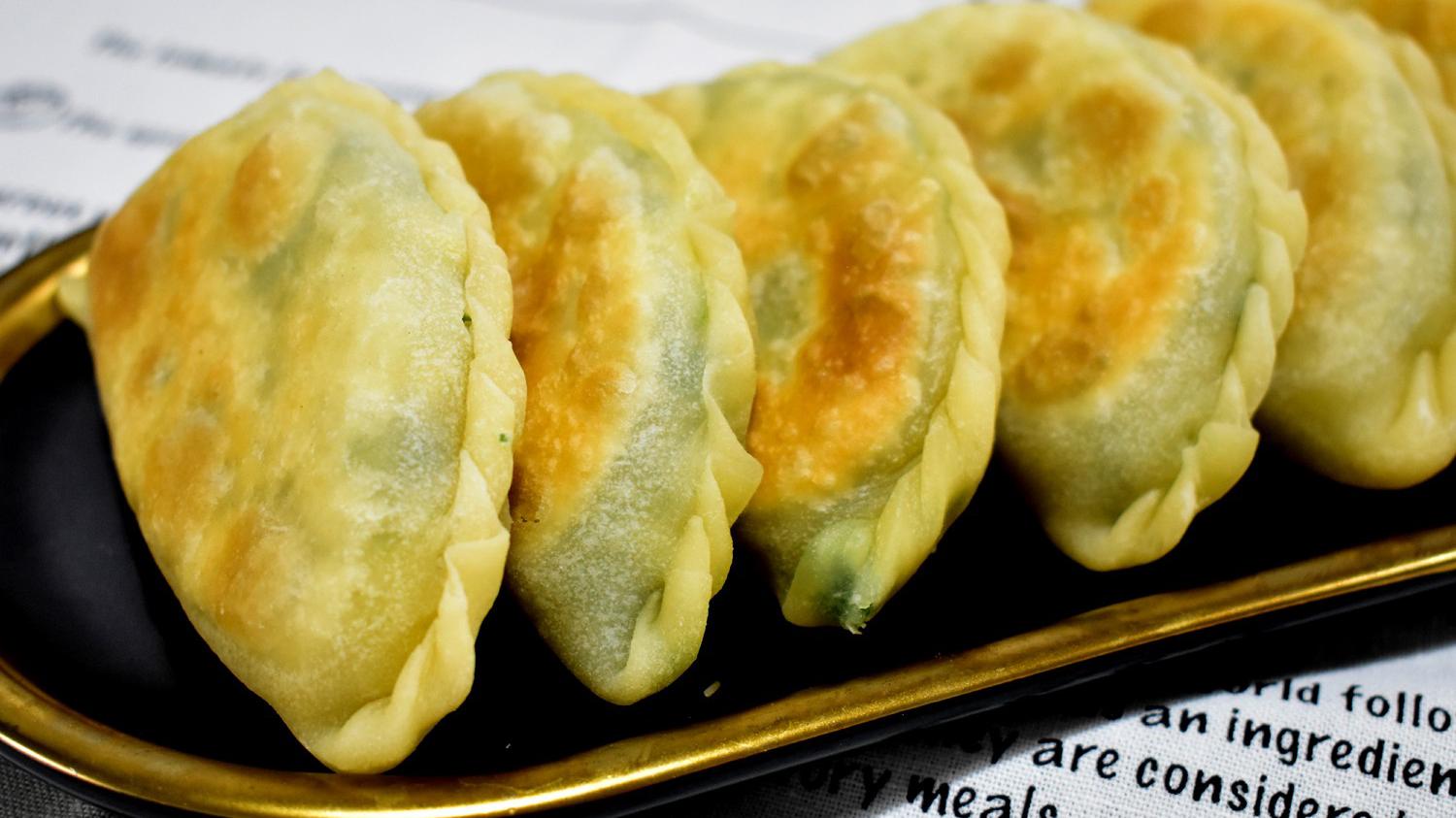 韭菜盒子最快速的做法,不发面,不饧面,皮薄馅多,做法超简单