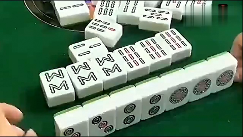 姑娘打麻将出五筒,听听她的回答