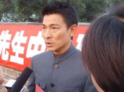 他是东北黑老大,打残副市长儿子,天王刘德华