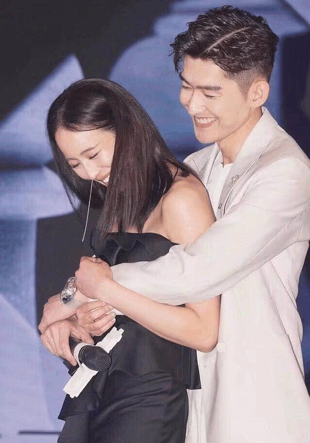 张翰背后拥抱张钧蜜超甜蜜,但他的手却放在了不正确的位置|张翰|张钧