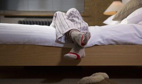 晚上睡觉腿抽筋,一定是缺钙吗?医生说不一定,还有这4种可能