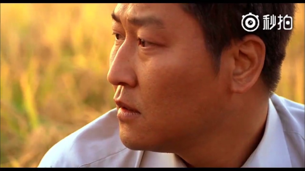 电影结尾处,宋康昊饰演的男主偶然路过那片田地.