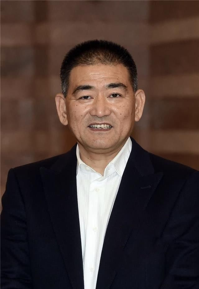 靠卖摩托车赚到125亿身家,豪捐800万给环卫工人发新年红包