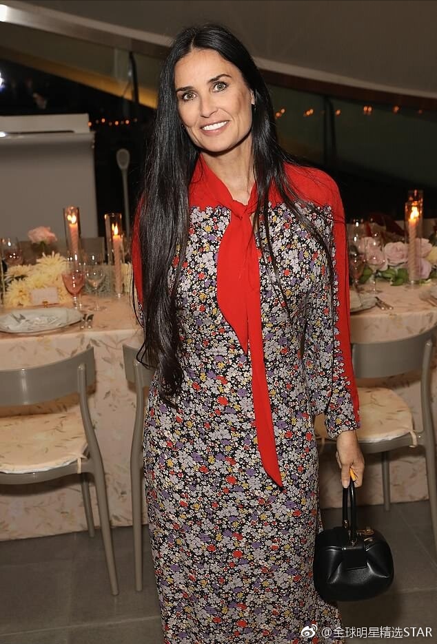 黛米·摩尔出席格温妮斯·帕特洛品牌goop创建十周年活动