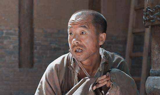 截肢后嫁傻子新婚夜我直接把他踹下床睡可瞥见他手后我哽咽了