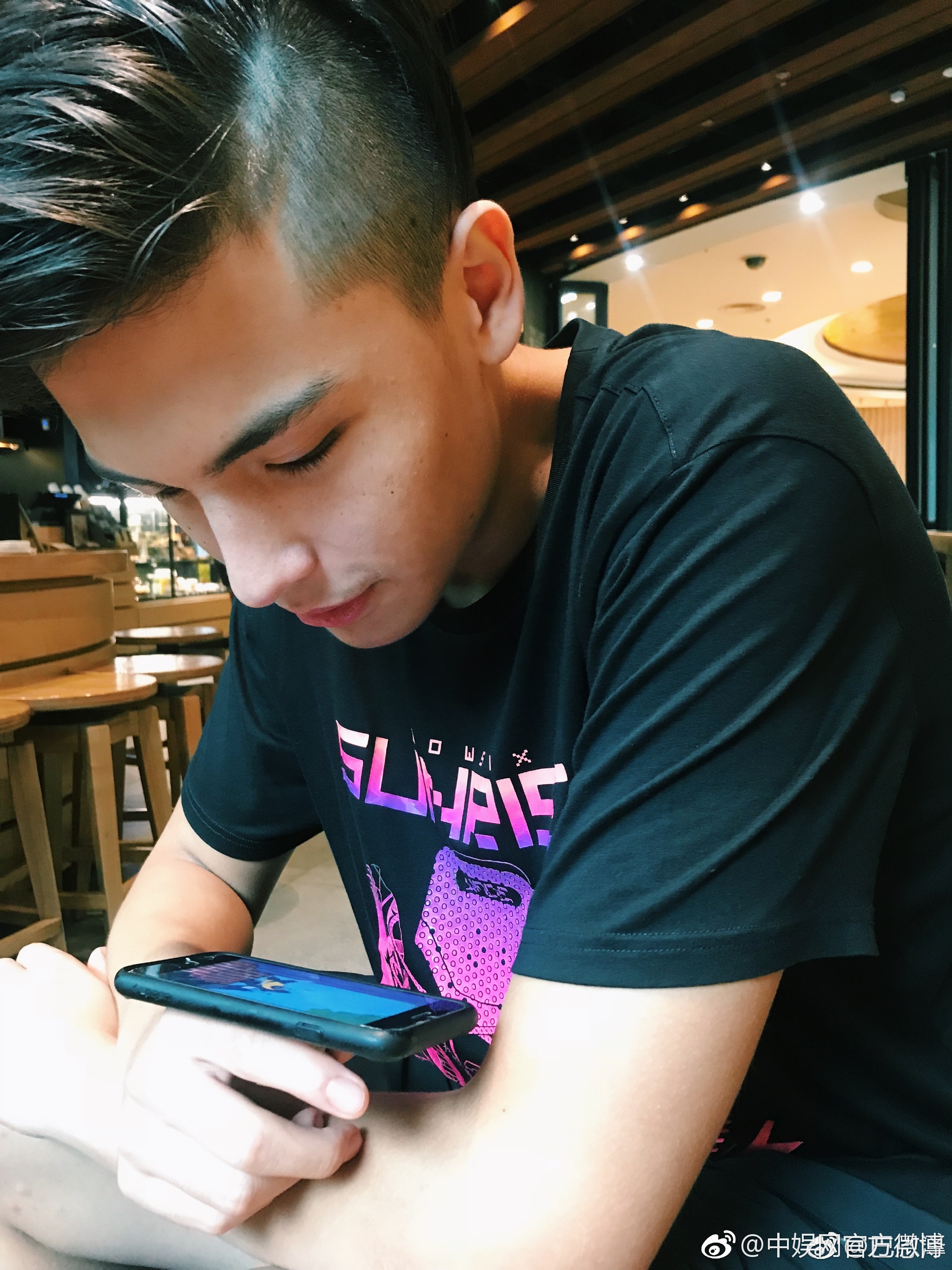 看 巴神儿子有感,感觉巴恩泽就是从小沐浴在爱里长大的孩子