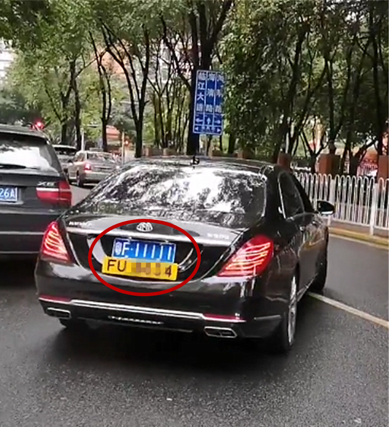 百万迈巴赫s500现韶关,看到车牌那一刻,网友称:实在买不起
