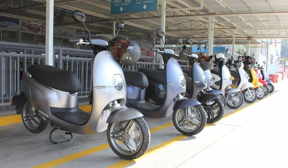 续航150公里,e客电动e1 r发布,顶配版10999元