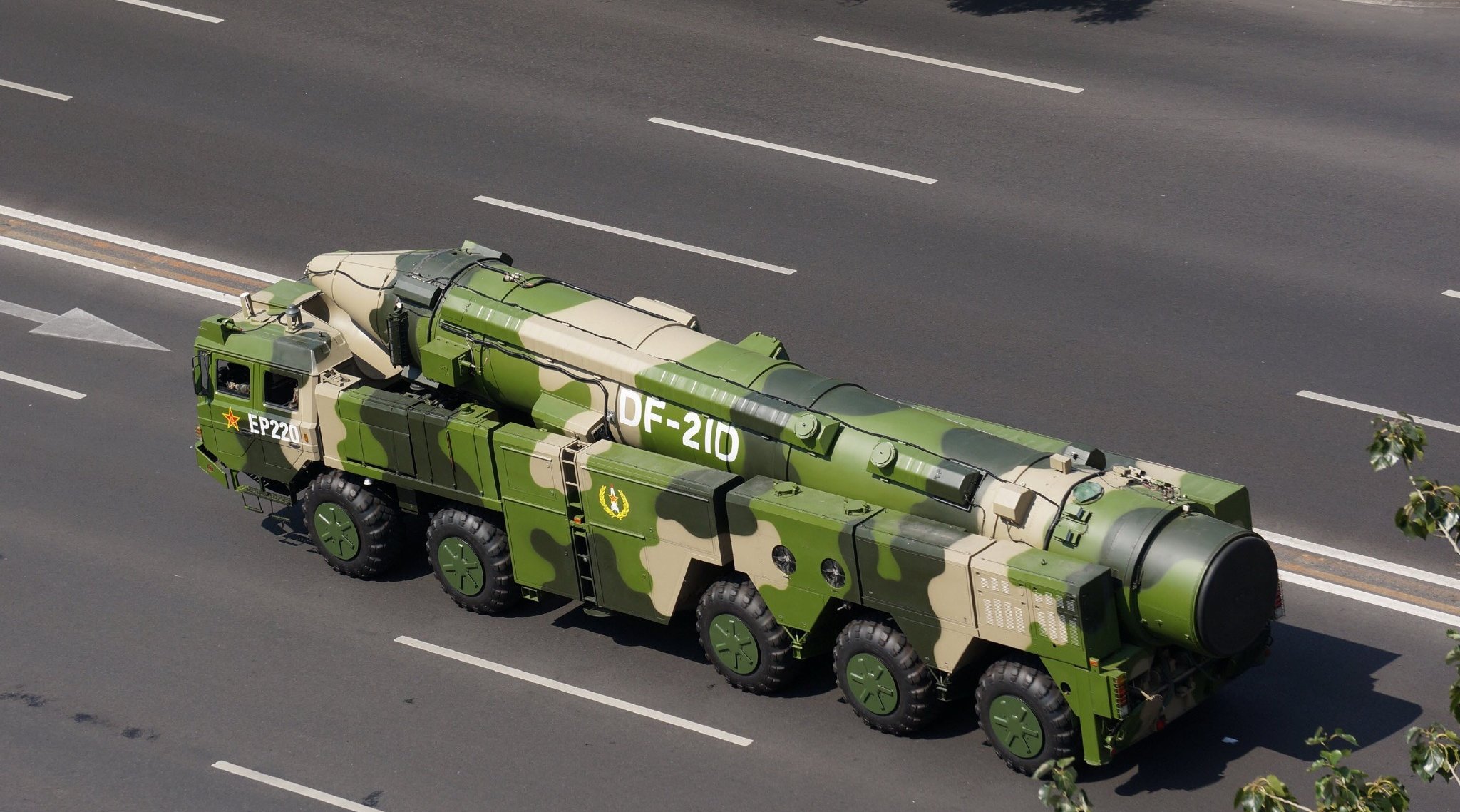 中国高精度弹道导弹领先美国!对此美国恼怒用狠招